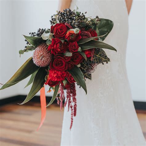 22 Romantic Red Wedding Bouquets