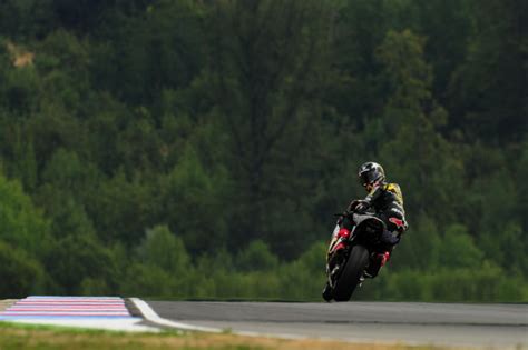 Moto2 Scott Redding Domine Les Essais Libres 1 De Siverstone Moto