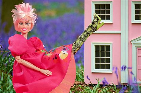 Mattel Creates Weird Barbie Based On Kate Mckinnon S Character