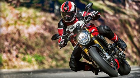 The monster 1200, in both the standard version and the s version, is equipped with the ducati safety prices listed are the manufacturer's suggested retail prices. Ducati Monster 1200 S - Alle technischen Daten zum Modell ...