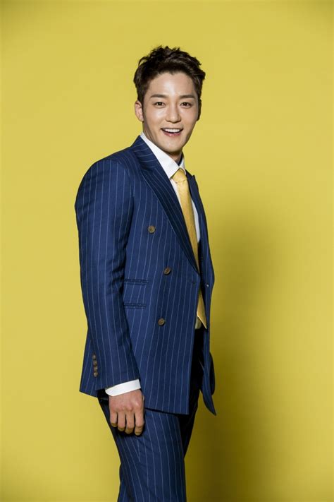 7 steps to get on the top (2014) and. Kim Jin Woo bất ngờ "phũ" Lee Shi Ah trong "Gia đình rắc rối"
