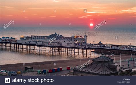 Brighton Pier Birds High Resolution Stock Photography And Images Alamy