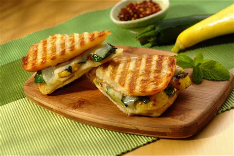 Spicy grilled vegetable italian panini recipe : Best Vegetarian Panini Recipes - Vegan Pesto Panini ...