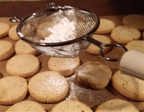 When it involves making a homemade mexican christmas. Recipe for Mexican Christmas Cookies - Polvorones de almendra