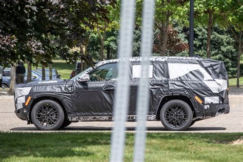 2022 Jeep Grand Cherokee Based Large Suv Spied With Air Suspension