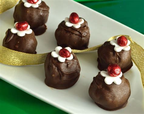We've found the best desserts to ensure you round off your christmas feast on a sweet high. Easy Christmas Cake Balls | Christmas cakes easy, Easy christmas cake balls, Cake truffles recipe