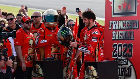 Selebrasi Pecco Bagnaia Juara Dunia MotoGP 2023 Gunakan Cincin Dan