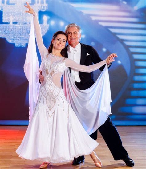 Bir tür hareketi diğerine dönüştürmek üzere oluşturulmuş düzenekler ise krank mekanizmasını oluşturur. Dancing Stars am 28.4.2017: Dancing Stars Jury - heiter ...