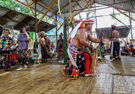 Meet The Dayak Tribes The Ex Headhunters Of Borneo Indoneo