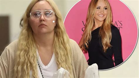 Amanda Bynes Looks Unrecognisable In Baggy Beige Cardigan Running