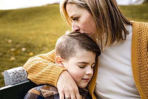 Kids And Tragic Events 4 Ways Parents Can Comfort Kids After A Tragedy