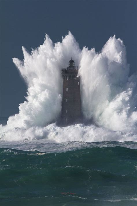 Lighthouse Engulfed In Splashing Water Beautiful Lighthouse