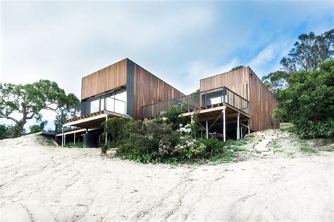 Australian Beachfront Willow Home Boasts Solar Panels And Rainwater