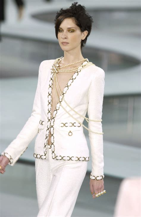 Chanel Spring 2002 Runway Pictures