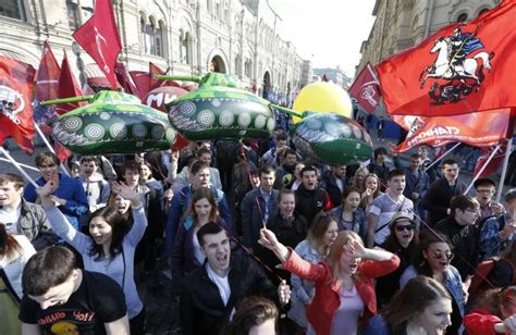 Moscow Revives May Day Tradition