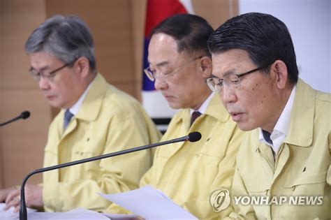 은성수 금융위원장이 최근 광풍이 불고 있는 암호화폐를 '인정할 수 없는 가상자산'으로 규정했다. 은성수 "기간산업 국유화 없다…지분 가져도 의결권 행사안해 ...
