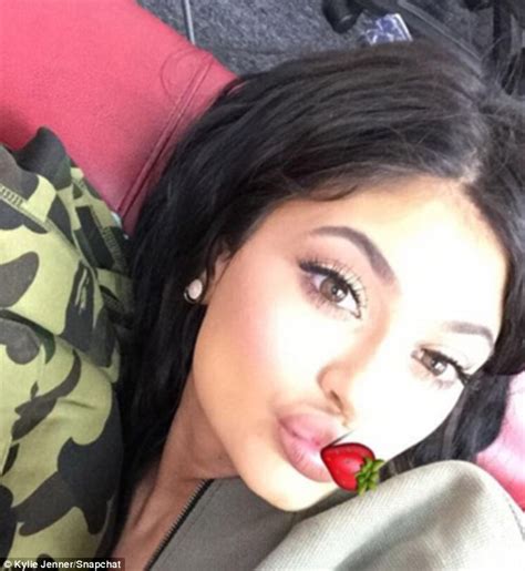 Kylie Jenners Lips Looks More Swollen Than Ever In Snapchat Selfies