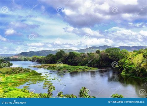 R O De Rio Chagres Parque Nacional De Changres Panam Imagen De Archivo Imagen De Americano