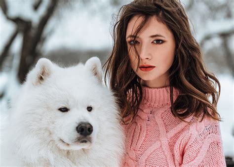 Pet 1080p Dog Women Women Outdoors Model Pink Sweater Evgeny