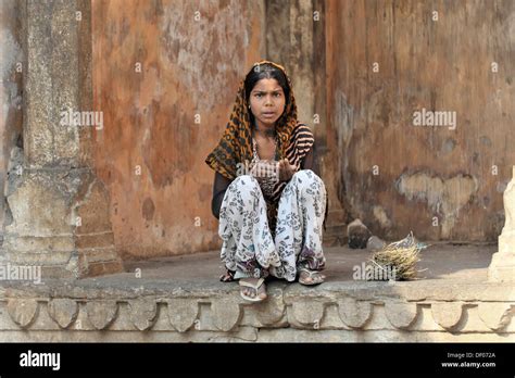 Young Indian Woman Begging Galta Gorge Jaipur Rajasthan Northern