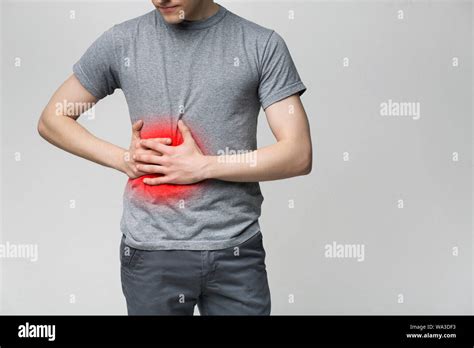 Mann In Schmerz Hielt Seinen Bauch Auf Der Rechten Seite Stockfotografie Alamy