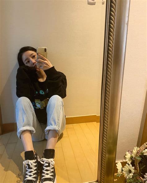 🎼 고마워요 🖤 Birthdaygirl Kpop Selfie Legs Mirror Scenes Twitter Wallpaper Mirrors Wallpapers
