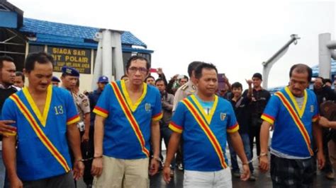 (1)pemerintah dan pemerintah aceh melakukan pengelolaan bersama sumber daya alam minyak dan gas bumi yang berada di darat dan laut di wilayah dalam melakukan kajian sebagaimana dimaksud dalam pasal 14 huruf c dan huruf d, bpma harus memperhatikan Lakukan Pencurian Minyak Milik Pertamina, Nakhoda dan ABK ...