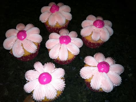 The Iced Queen Star Tip Flower Cupcakes