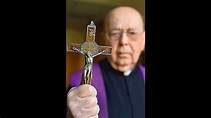 El exorcista del Vaticano. Padre Gabriele Amorth. - YouTube