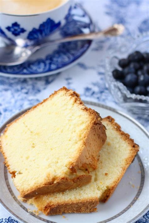 For help with figuring out how to make the best pound cake, we turned to paula deen and ina garten. Ina's perfect pound cake | Recipe | Cake recipes, Perfect ...