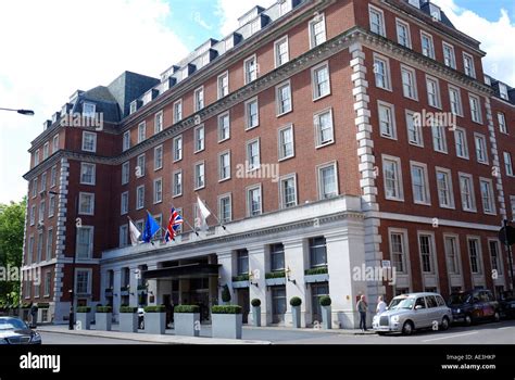 The Marriott Hotel Grosvenor Square London England Stock Photo Alamy