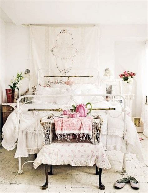 18 Add Shabby Chic Touches To Your Bedroom For Creative Juice