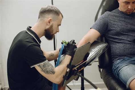 How Can I Become A Tattoo Artist Fast Skills Tools Training And Salary