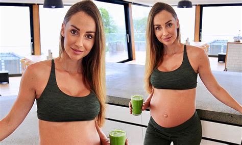 Krystal Forscutt Shows Off Naked Blossoming Baby Bump Daily Mail Online
