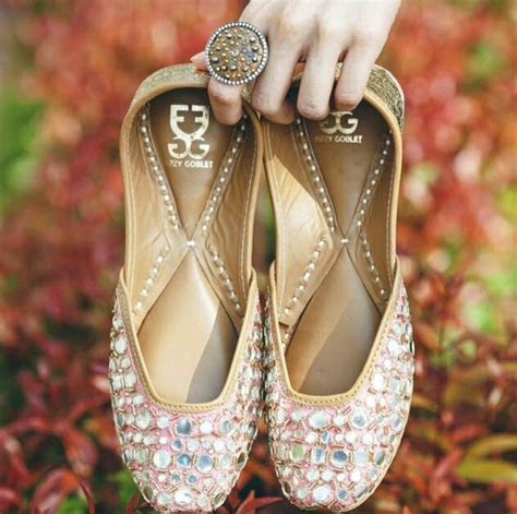 Pin By Neha Shilpi On Wedding Things Indian Shoes Bride Shoes