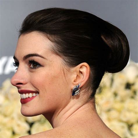 Anne Hathaway Retro Updo Hairstyle 600×600