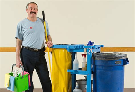 Janitors Personal De Maestranza Y Mantenimiento Male Cleaning Staff