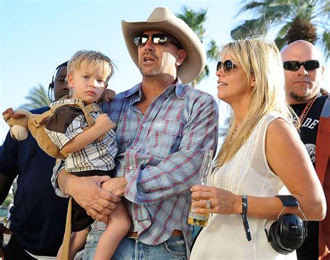Kevin costner children from first wife. Kevin Costner Expecting Child Number 7 - Kevin Costner ...