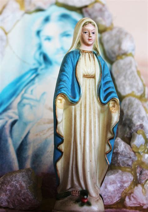 무료 이미지 기념물 동상 상징 교회에 신자 장난감 영적인 뉴 멕시코 조각 종교적인 구교도 천사 미술