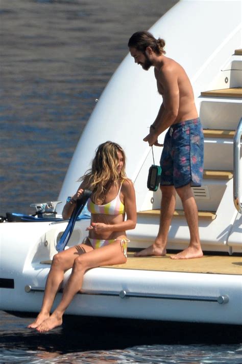 Leaked heidi klum topless and naughty kiss on a yacht