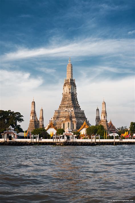 Wat Arun Dawn Wat Arun The Temple Of Dawn On The Bank Of The Chao Phraya River Bangkok