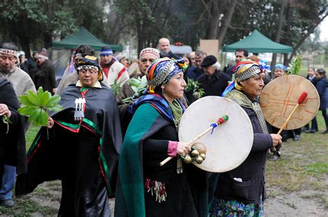 We tripantu o wüñoy tripantu es la celebración del año nuevo mapuche que se realiza en el solsticio de invierno austral (el día más corto del año en el hemisferio sur) entre el 21 y el 24 de junio. Indigenous New Year or We Tripantu 2021 in Chile - Dates