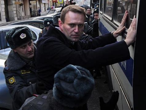 principal opositor de putin alexei navalny deixa a prisão na rússia mundo g1