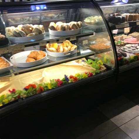 It offers various food products, such as chilled soups, fruit and vegetable kabobs, chicken breasts, grilled vegetables, cooked shrimp, lobsters, beef and strip steaks. AJ's Fine Foods - Scottsdale, AZ