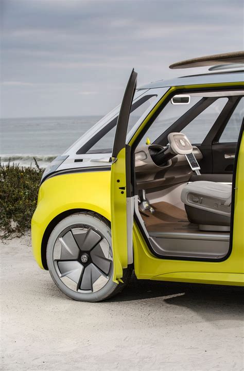 Volkswagen Id Buzz Concept 111 Kwh 374 Hp Awd 2017 2017 Specs And