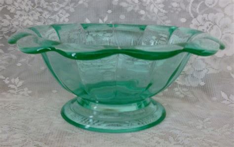 Beautiful Vintage Green Vaseline Glass Oval Scalloped Pedestal Candy Dish Haute Juice