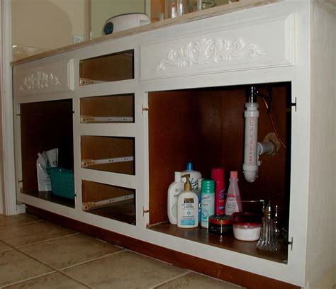 I found out that i can, in fact, update a kitchen without painting the oak cabinets! Project: Transforming builder grade cabinets to Old World ...