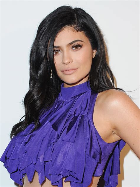 Kylie Jenners Scar In This Picture Has People Convinced Shes Had