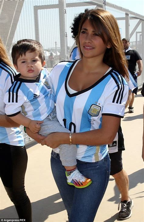 Lionel Messi S Girlfriend Antonella Roccuzzo And Son Thiago Wear Replica Shirts And Join