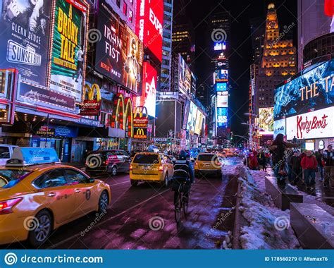 New York City Usa March 18 2017 Times Square Featured